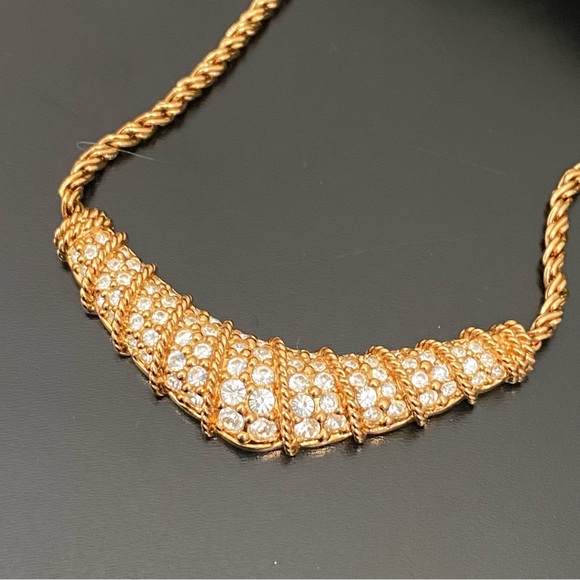 Vintage 70’s SWAROVSKI Swan Signed Gold-tone Slope V Bar Pendant Necklace 17g - Picture 8 of 15